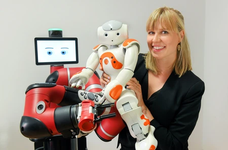 Kim Klüber, HU, with robots © WISTA Management GmbH