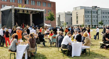 An der Ecke Abram-Joffe- und Karl-Ziegler-Straße wurde im August 2013 der Grundstein für 377 Studentenwohnungen gelegt. Bild: © Adlershof Special