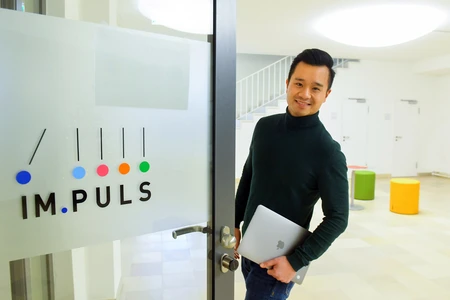 Khanh Tuong of Kiwi Intelligence at the Adlershof Coworking Space IM.PULS