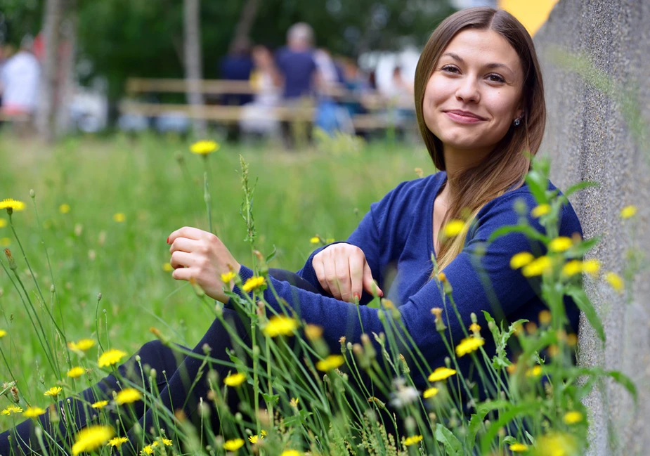 Ein guter Tag endet für Olga Yurlova mit einem Buch oder etwas Yoga. Bild: © Adlershof Journal