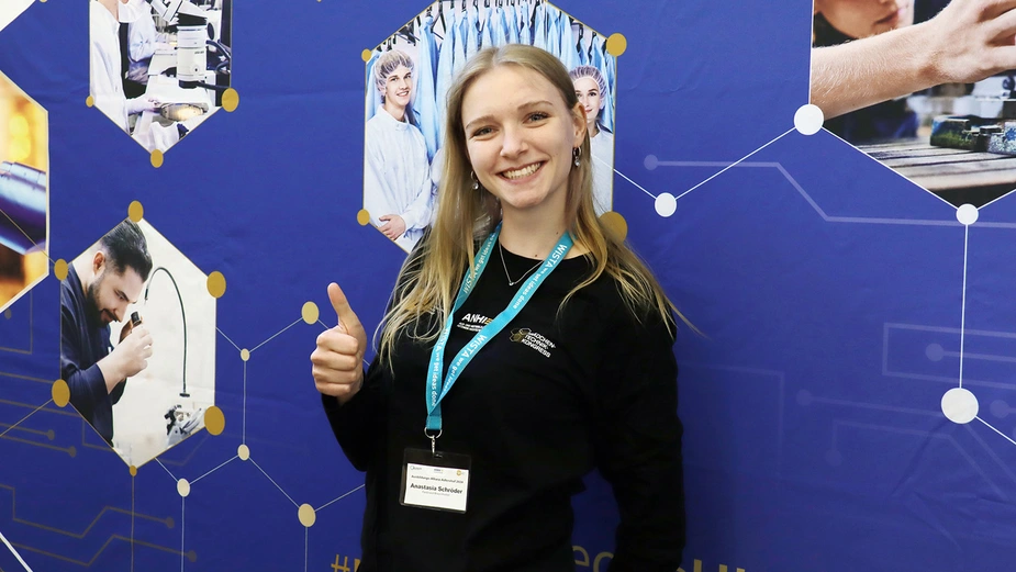 Trainee Anastasia Schröder (FBH) at the Adlershof Training Alliance © FBH/P. Immerz