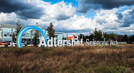 Schriftzug: Adlershof. Science at work. © WISTA Management GmbH