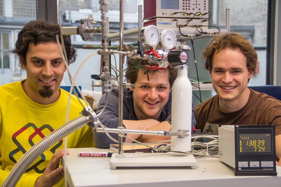 Christoph Rameshan, Alexander Opitz und Andreas Nenning (v.l.n.r.) von der Technischen Universität Wien. Bild: © Adlershof Special