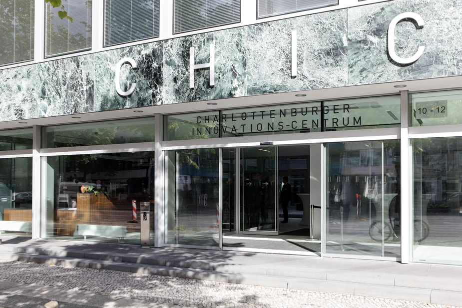 Fassade Eingangsbereich Charlottenburger Innovations-Centrum. Bild: © WISTA