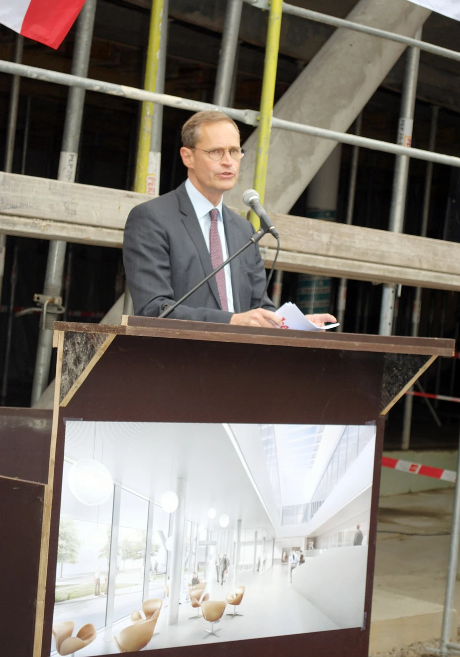 Regierender Bürgermeister Michael Müller in Adlershof. Bild: HU Berlin